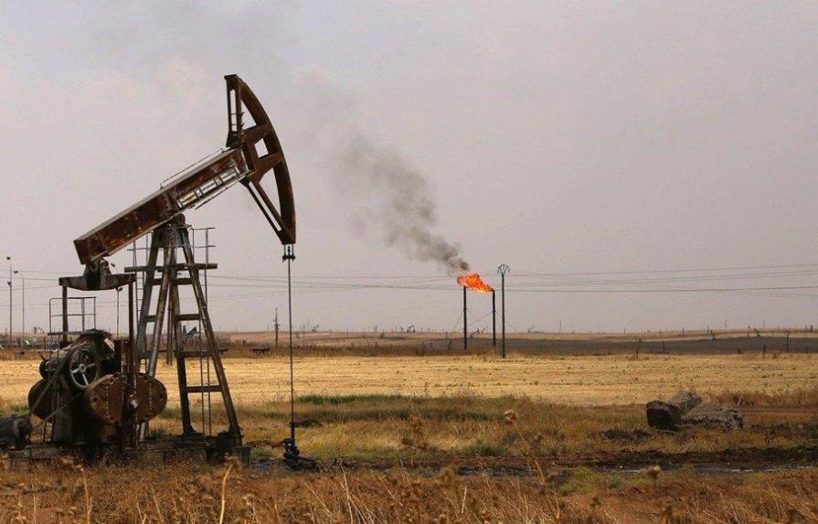 El petróleo de Texas sube un 3.2 % y cierra en 101.70 dólares el barril