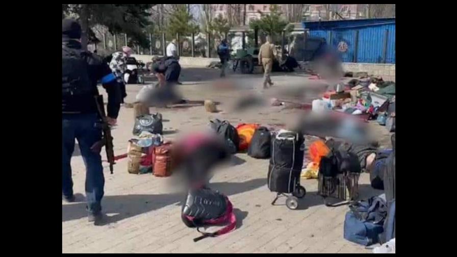 Zelenski acusa a Rusia de exterminar a civiles tras ataque a estación Zelenski acusa a Rusia de exterminar a civiles tras ataque a estación