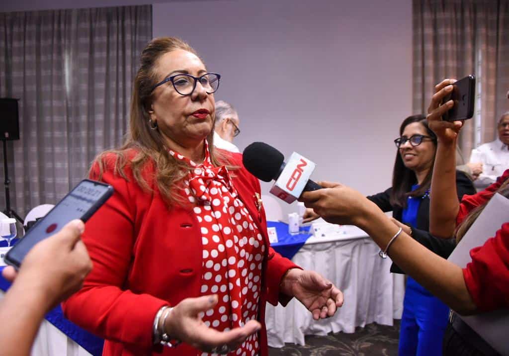 Rosa Santos Gobernadora de Santiago