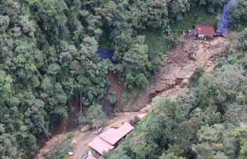 Más de una decena de muertos por una avalancha que arrasó campamento minero en Colombia