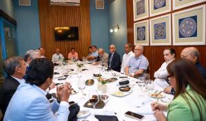 Homero Figueroa se reúne con directores y propietarios de medios de Santiago