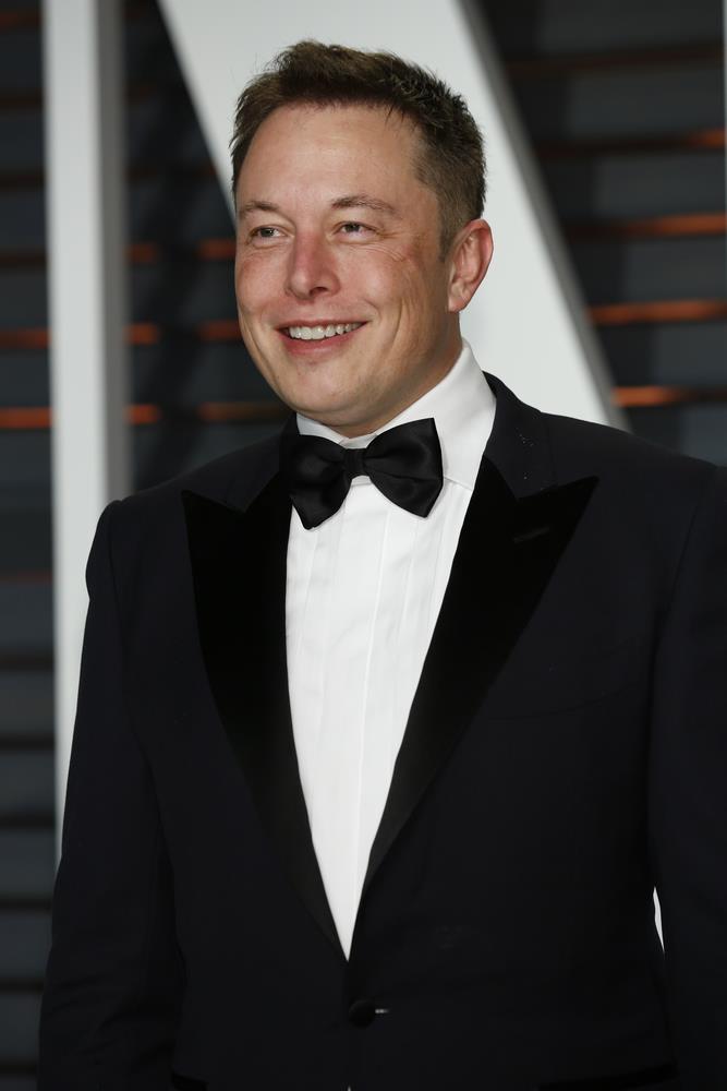 Musk sugiere que Tesla se dedicará a extraer litio si no baja su costo