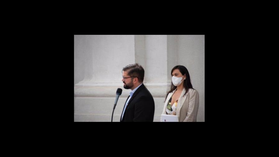 Fiscalía de Chile abre una investigación a la ministra del Interior por la denuncia del avión con migrantes