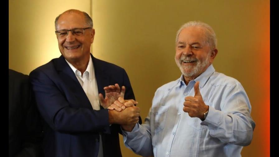 Brasil: Lula escoge a centrista como compañero de fórmula