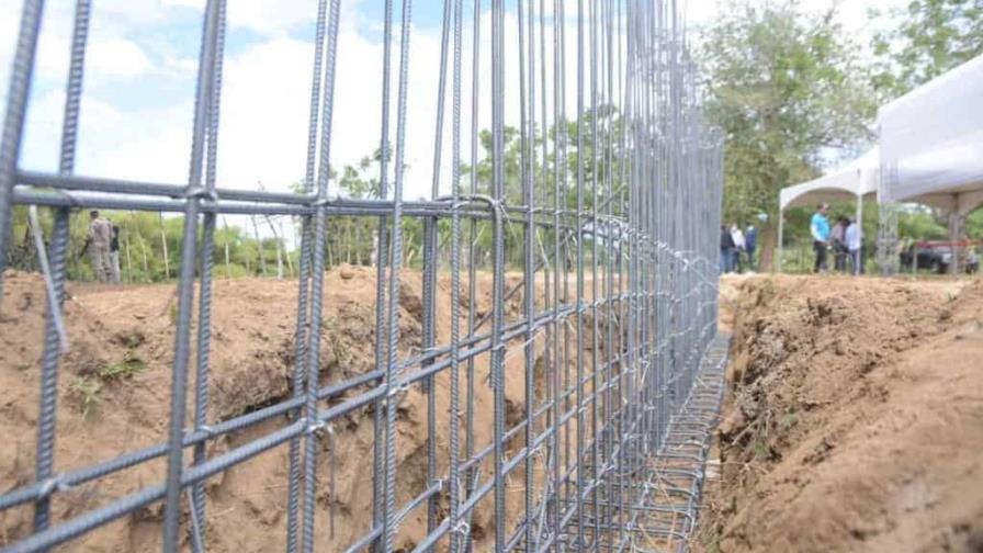 Gobierno no ha terminado proceso de adquisición de terrenos para muro fronterizo