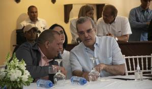 Presidente Abinader desafía a la oposición y le pide caerle atrás