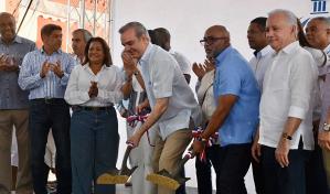 Abinader da primer picazo para la construcción de cuartel en Sabana Perdida