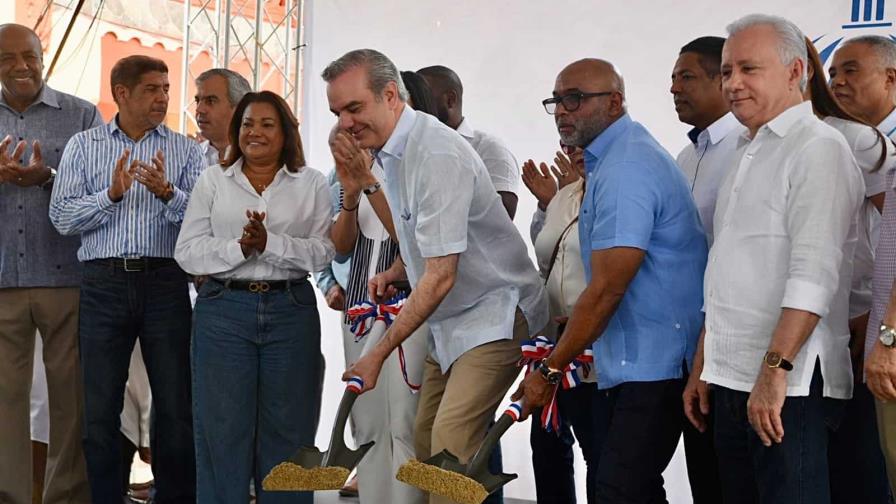 Abinader da primer picazo para la construcción de cuartel en Sabana Perdida Abinader da primer picazo para la construcción de cuartel en Sabana Perdida