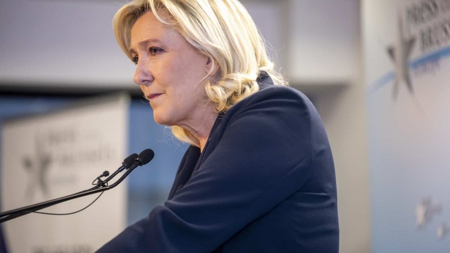 Los principales candidatos derrotados piden frenar a Le Pen en segunda vuelta