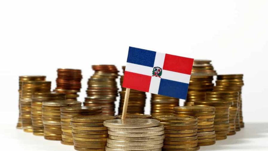 ¿A quiénes les deben dinero los dominicanos?