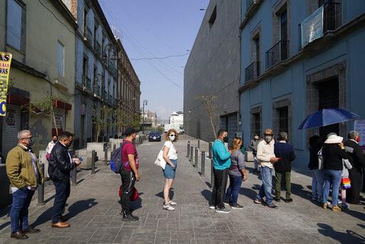 Los mexicanos votan en referendo sobre el presidente