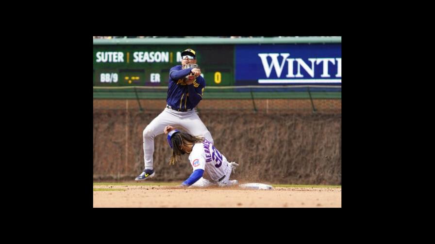 Willy Adames la saca y Milwaukee gana primero