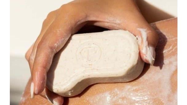 ¿Por qué es importante exfoliar tu piel?
