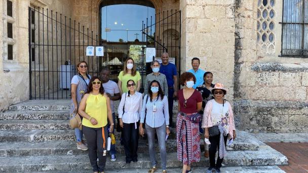 Miembros de Adompretur realizan recorrido por la Ciudad Colonial