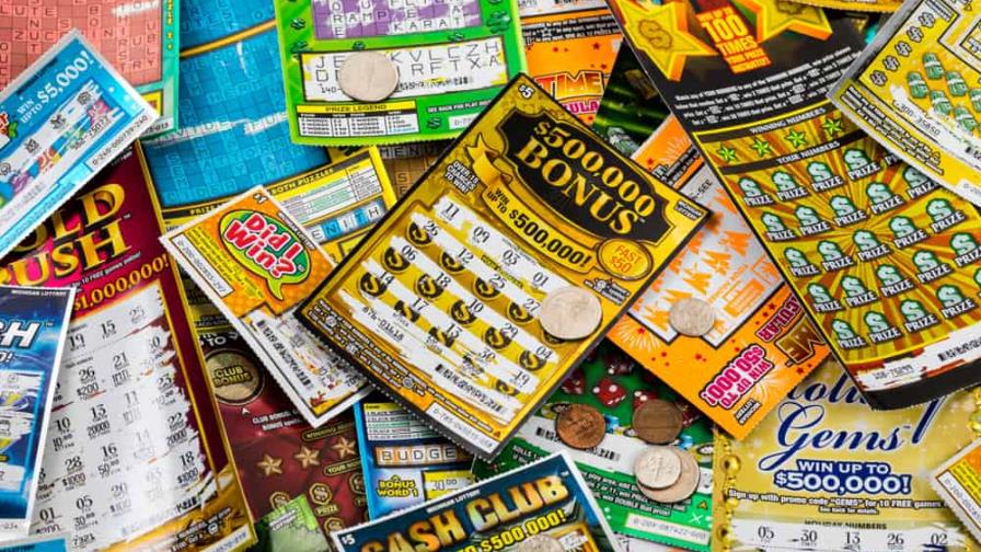 Mujer de EEUU gana US$10 millones en la loto tras jugar un número por error Mujer de EEUU gana US$10 millones en la loto tras jugar un número por error
