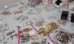 Arrestan cinco personas por falsificar joyas de reconocidas marcas internacionales