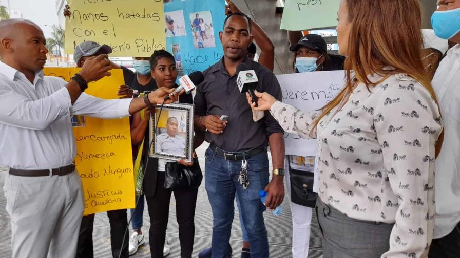Familia exige justicia a un mes de muerte de cabo en Cristo Rey