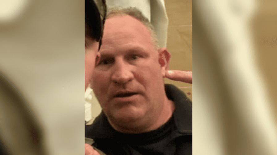 Encuentran culpable por múltiples cargos a exoficial de la policía por asalto al Capitolio