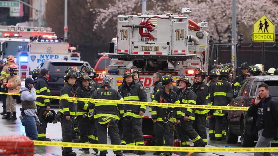 Suben a 16 los heridos durante tiroteo masivo en tren de Brooklyn