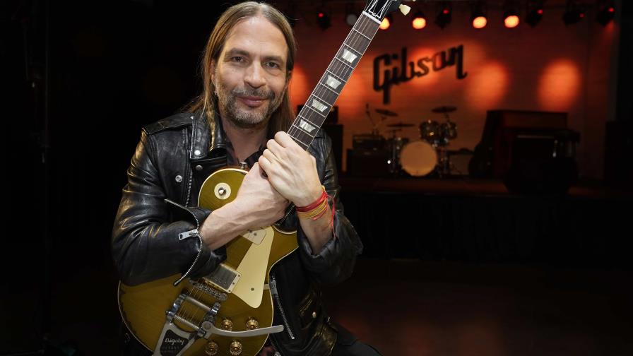 Sergio Vallín de Maná tiene su propia guitarra Gibson Sergio Vallín de Maná tiene su propia guitarra Gibson