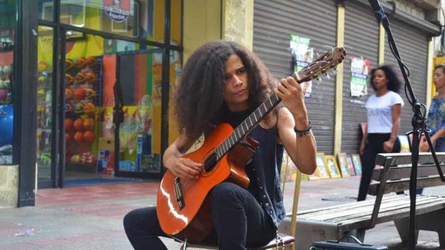 El altercado con policías municipales que denunció el músico Camilo Rijo Fulcar