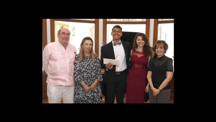Entregan premios de Concurso Propiano a jóvenes pianistas