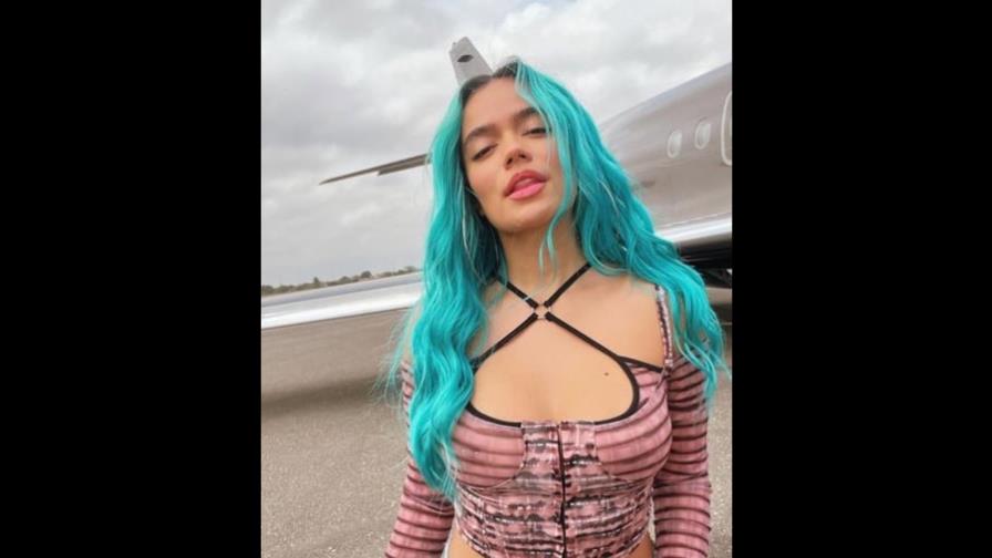 Feid le dejó un comentario a Karol G y los fans piden que blanqueen su relación