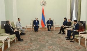 Hans Dannenberg presenta cartas credenciales al presidente de Armenia