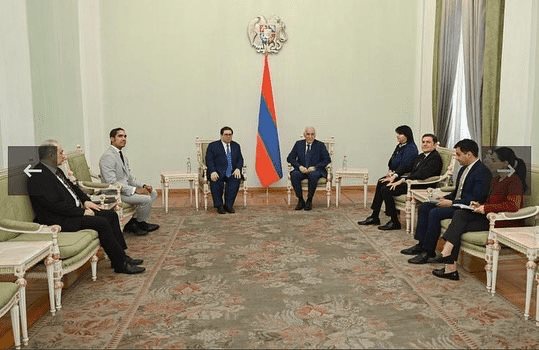 Hans Dannenberg presenta cartas credenciales al presidente de Armenia