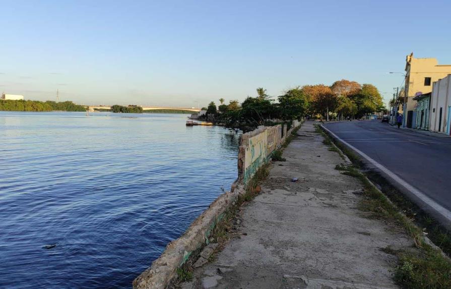 Piden la reparación de muro a orillas del río Higuamo por alto deterioro