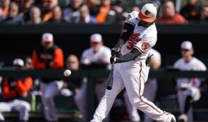 Orioles superan a Cerveceros en 1er partido en Camden Yards