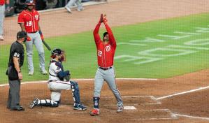 Juan Soto ingresó a un reducido círculo con su cuadrangular 100 Juan Soto ingresó a un reducido círculo con su cuadrangular 100