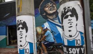 Fiscales piden juicio contra médicos de Maradona por su muerte