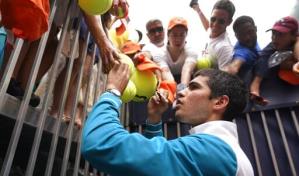 Alcaraz no puede con Korda en su estreno en Montecarlo