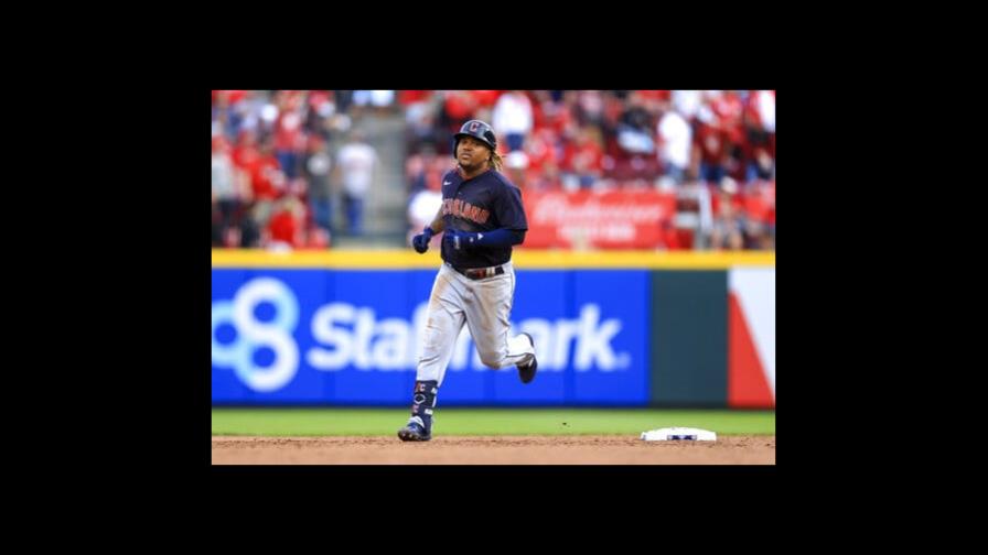 Video: José Ramírez dispara grand slam en la victoria de los Guardianes