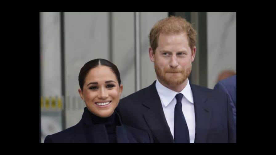 El príncipe Enrique y Meghan Markle visitan a la reina Isabel II de camino a Países Bajos