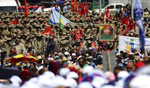 Simpatizantes chavistas salen a la calle para recordar el golpe de Estado contra el expresidente Hugo Ch&aacute;vez