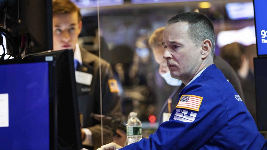 Wall Street cierra en rojo y el Dow pierde un 0.33 %