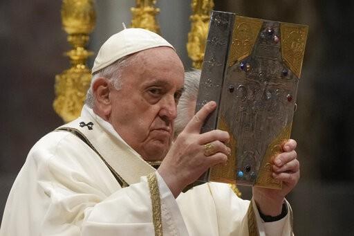 El Papa celebra el Jueves Santo antes de su visita a prisión