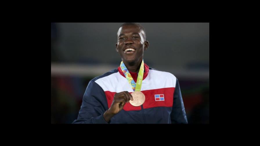 Luisito Pie llama coprófago a usuario de redes que le hace imputaciones