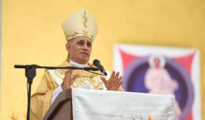 Arzobispo de Santiago pide elevar oraciones por la paz en Ucrania