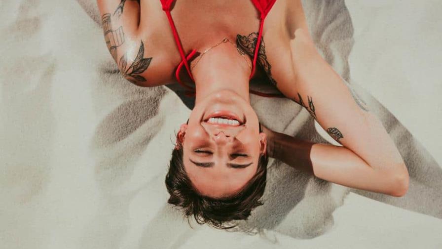 Cómo cuidar tus tatuajes en días de sol, playa y piscina Cómo cuidar tus tatuajes en días de sol, playa y piscina