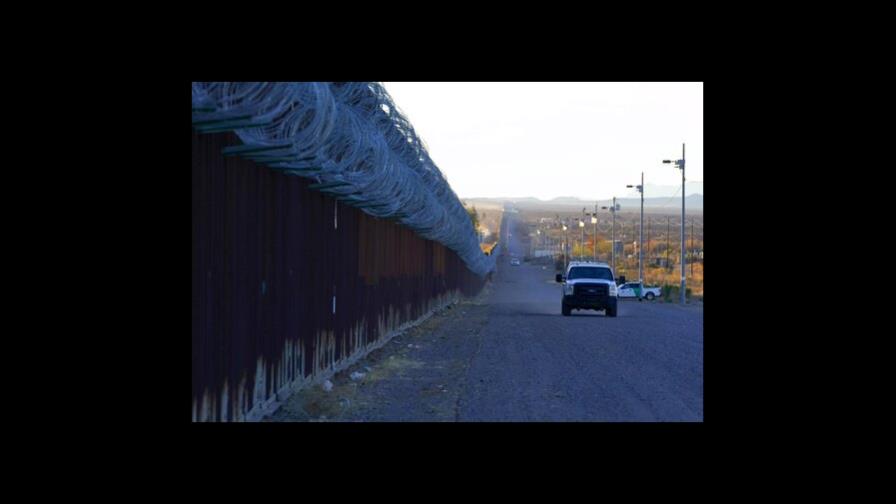 Muere mexicana tratando de escalar muro fronterizo con EEUU