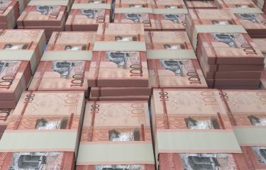 Roban camión de valores con más de 20 millones de pesos en plaza comercial