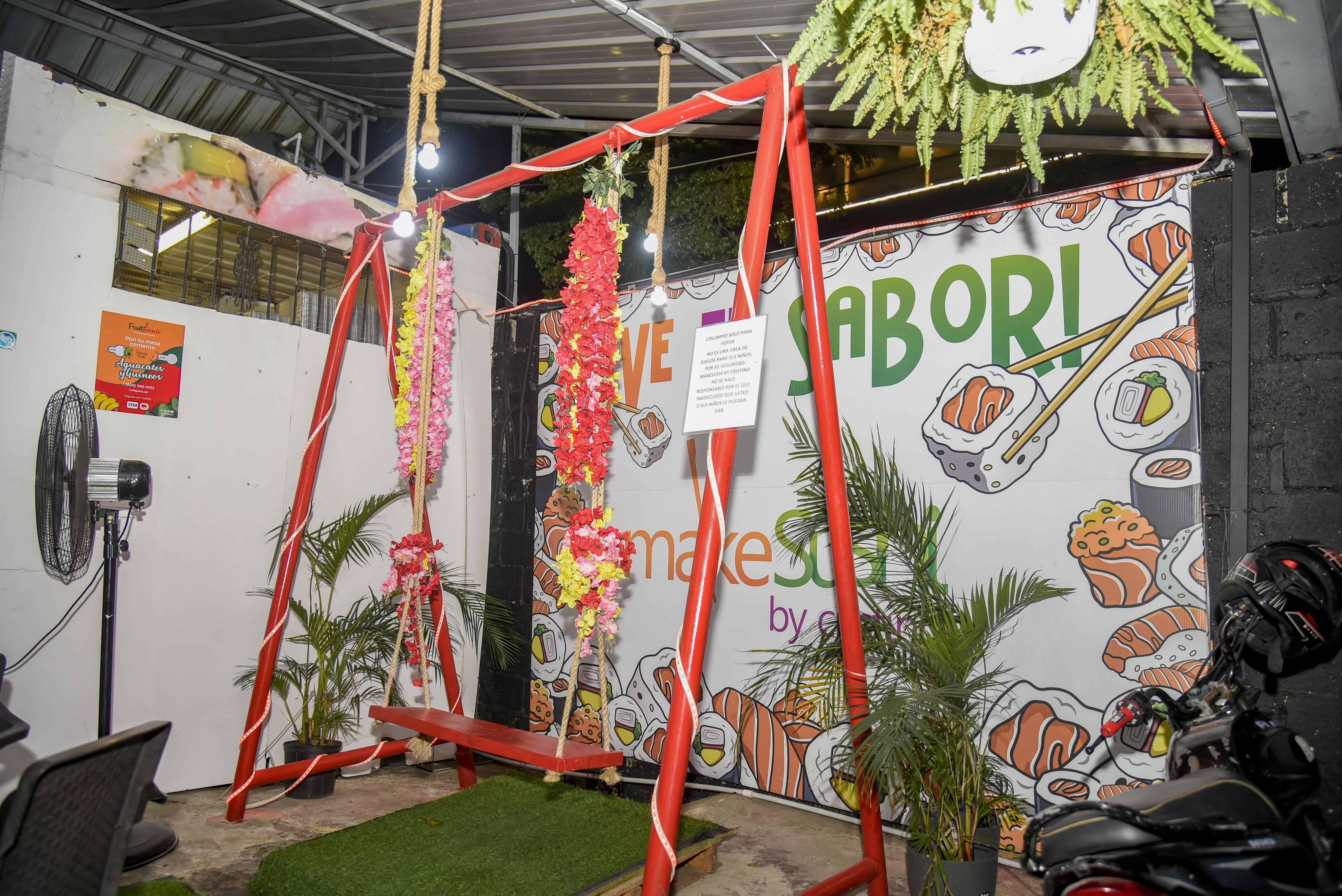 Columpio exclusivo para fotos en Make Suhi&nbsp;de la avenida Winston Churchill.