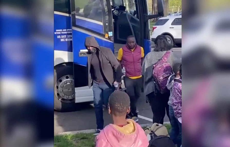 Llega a Washington un tercer autobús con inmigrantes procedente de Texas