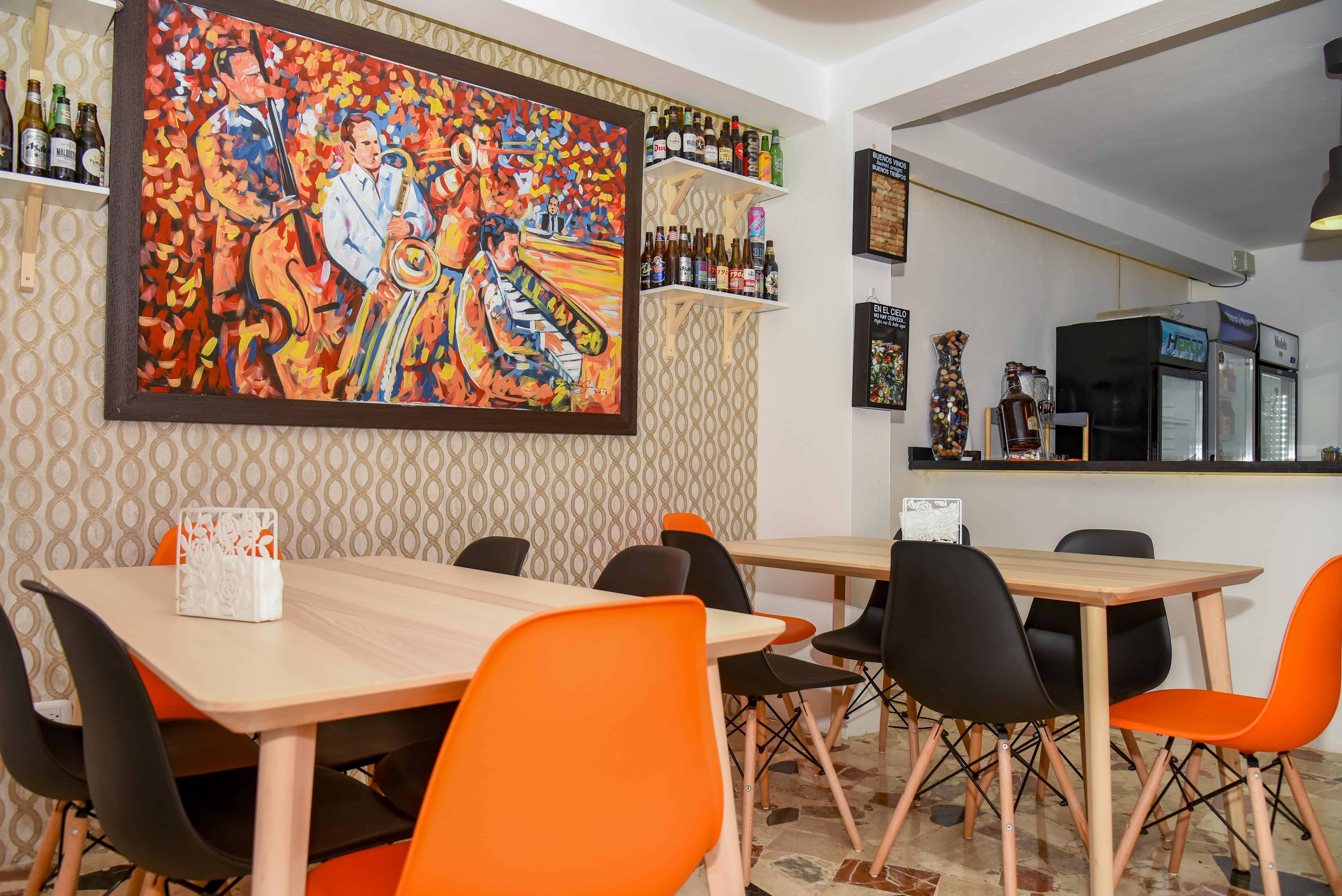 Su bar cuenta con una variedad de más de 30 cervezas.&nbsp;