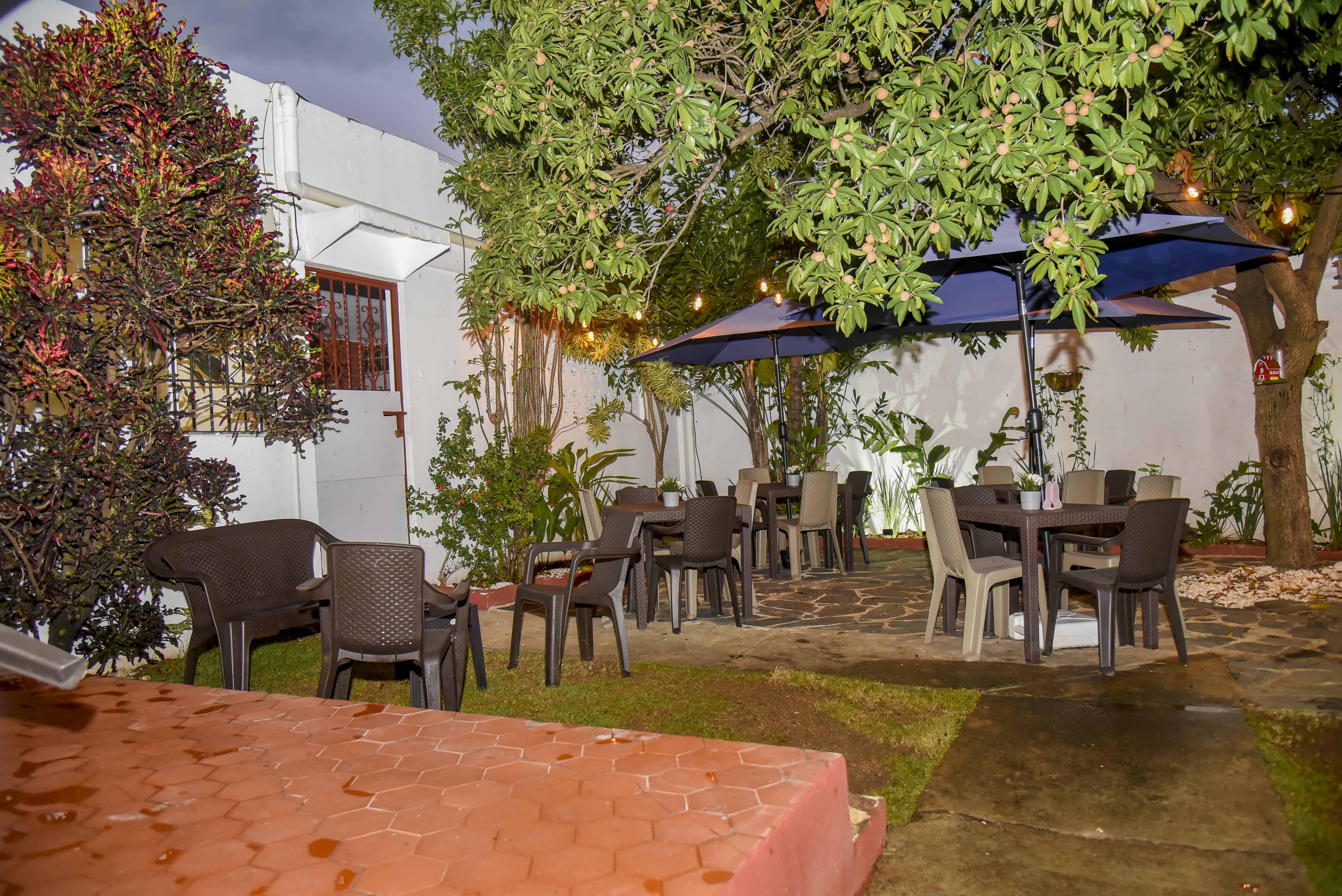 PM Garden está abierto de martes a domingo de 6:00 de la tarde a 11:00 de la noche.