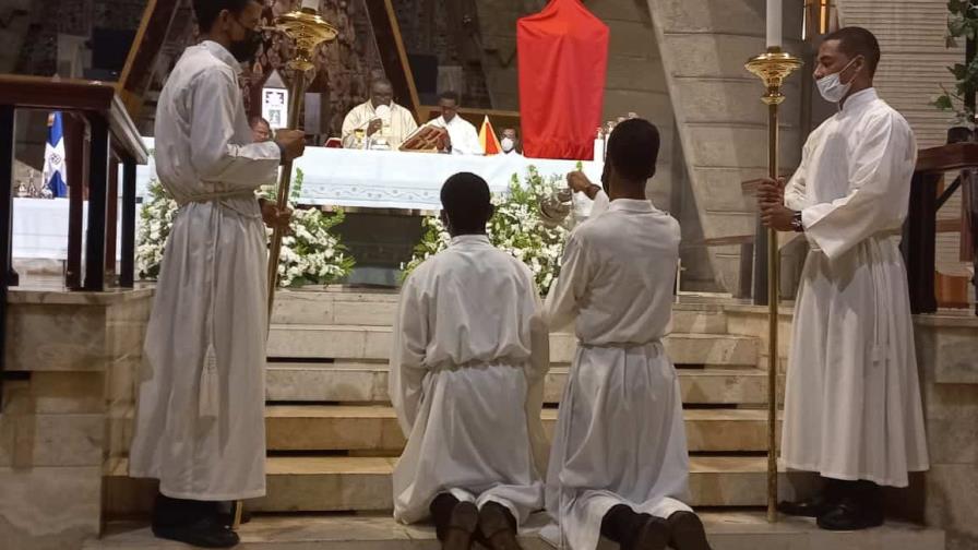 Sin lavatorio de pies, celebran misa de la cena del Señor en la basílica de Higüey