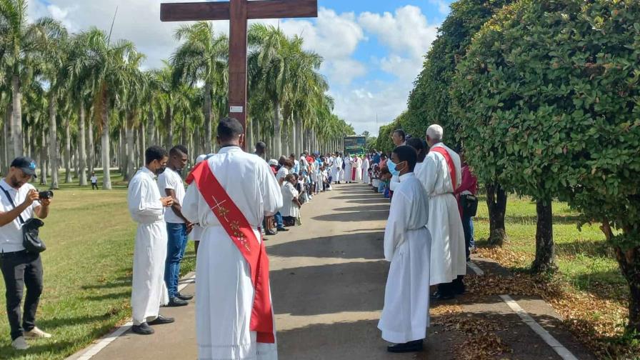 Iglesia católica realiza viacrucis en la basílica de Higüey Iglesia católica realiza viacrucis en la basílica de Higüey